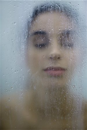 simsearch:632-07161489,k - Woman behind wet glass, eyes closed, close-up Photographie de stock - Premium Libres de Droits, Code: 632-07161497