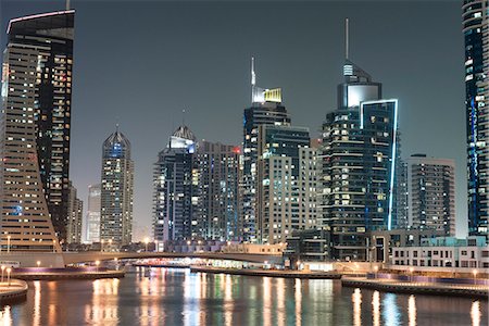 dubai skyline - Skyscrapers illuminating marina by night Photographie de stock - Premium Libres de Droits, Code: 632-07161553