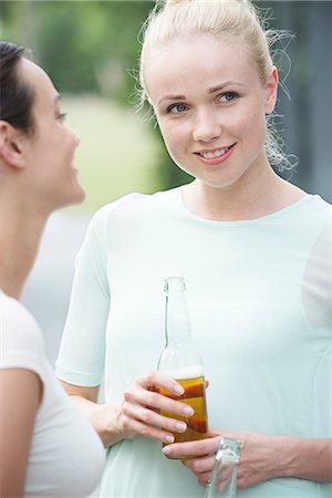 Woman chatting with friend over beer Stock Photo - Premium Royalty-Free, Code: 632-07161564