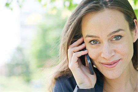 Woman talking on smartphone Stockbilder - Premium RF Lizenzfrei, Bildnummer: 632-07494943