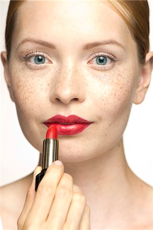 red lips - Young woman applying lipstick, portrait Stock Photo - Premium Royalty-Free, Code: 632-07494977