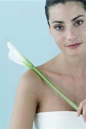 Young woman holding calla lily, portrait Foto de stock - Sin royalties Premium, Código: 632-07495051