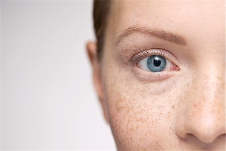 Young woman, close-up portrait Photographie de stock - Premium Libres de Droits, Code: 632-07495088