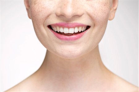peau (anatomie) - Young woman smiling, cropped portrait Photographie de stock - Premium Libres de Droits, Code: 632-07495090