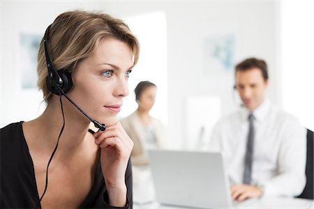 Businesswoman wearing headset working in office Photographie de stock - Premium Libres de Droits, Code: 632-07539998