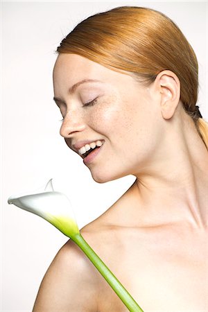 Young woman with calla lily, portrait Photographie de stock - Premium Libres de Droits, Code: 632-07540030