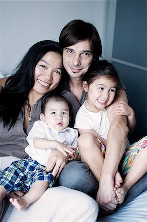 eltern - Family with two children, portrait Stockbilder - Premium RF Lizenzfrei, Bildnummer: 632-07674530