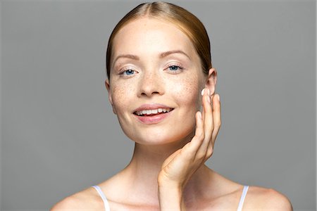 simsearch:614-06044125,k - Young woman applying moisturizer to face Stock Photo - Premium Royalty-Free, Code: 632-07674602