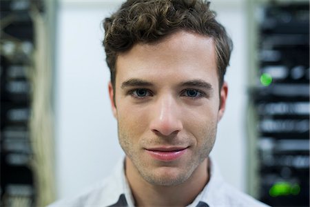 eye contact man portrait - Computer technician, portrait Stock Photo - Premium Royalty-Free, Code: 632-07809333