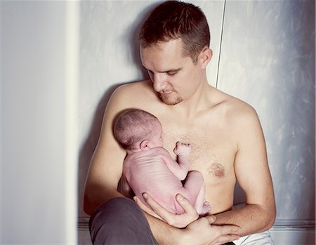 Father holding newborn baby Photographie de stock - Premium Libres de Droits, Code: 632-08001642