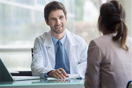 paciente (médico) - Doctor meeting with patient Foto de stock - Sin royalties Premium, Código: 632-08129856