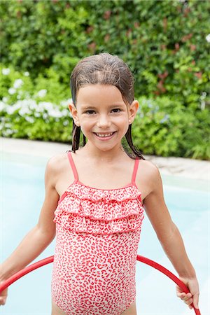 photo wet kids - Little girl playing in pool, portrait Photographie de stock - Premium Libres de Droits, Code: 632-08129886