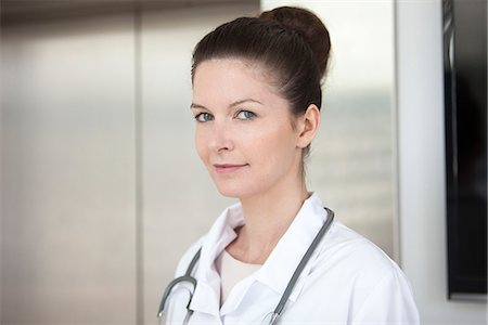 Doctor, portrait Photographie de stock - Premium Libres de Droits, Code: 632-08129883