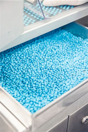 pill production - Compartment full of pills in industrial packaging equipment Stock Photo - Premium Royalty-Free, Code: 632-08130141