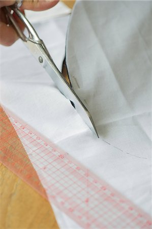 rouler - Cutting fabric, cropped Stock Photo - Premium Royalty-Free, Code: 632-08227696