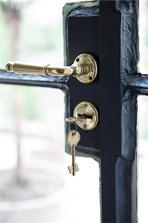 rent - Key in door lock, close-up Stock Photo - Premium Royalty-Free, Code: 632-08227704