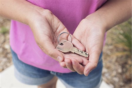 responsible person - Girl holding key in cupped hands, cropped Photographie de stock - Premium Libres de Droits, Code: 632-08331454