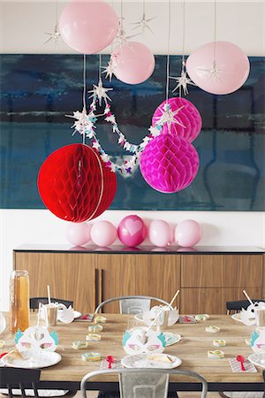 simsearch:632-08886818,k - Festive birthday party decorations Foto de stock - Sin royalties Premium, Código: 632-08331517