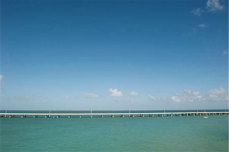 sea transportation - The Seven Mile Bridge crosses the ocean in the Florida Keys, Florida, USA Foto de stock - Sin royalties Premium, Código: 632-08331669