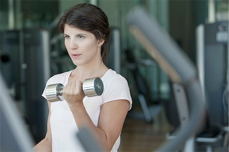 simsearch:695-05765343,k - Woman lifting weights in gym Stockbilder - Premium RF Lizenzfrei, Bildnummer: 632-08545894