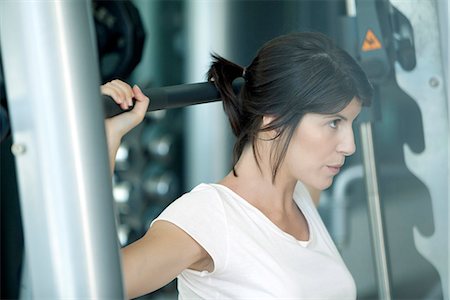 simsearch:695-05765343,k - Woman lifting weights in gym Stockbilder - Premium RF Lizenzfrei, Bildnummer: 632-08545943