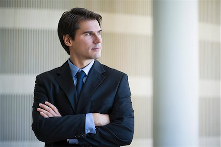 simsearch:632-08886894,k - Businessman looking away in thought, portrait Photographie de stock - Premium Libres de Droits, Code: 632-08698468