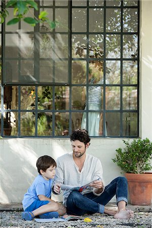 simsearch:696-03401226,k - Father reading book to son Stock Photo - Premium Royalty-Free, Code: 632-08698624