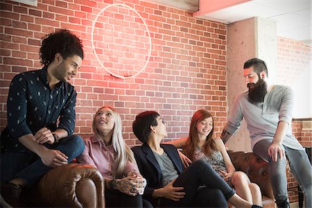 Group of friends hanging out on sofa Photographie de stock - Premium Libres de Droits, Code: 632-08886396