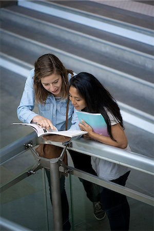 Woman looking at book together Fotografie stock - Premium Royalty-Free, Codice: 632-08886635