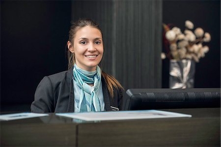 Hotel receptionist, portrait Fotografie stock - Premium Royalty-Free, Codice: 632-09021446