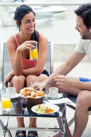 simsearch:632-07674617,k - Couple having breakfast together outdoors Stockbilder - Premium RF Lizenzfrei, Bildnummer: 632-09039697