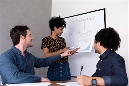 student whiteboard - Student asking teacher question Photographie de stock - Premium Libres de Droits, Code: 632-09039995