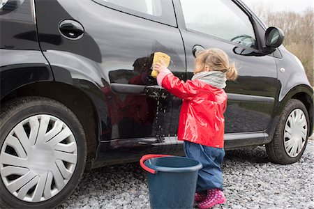 Little girl washing car Stock Photo - Premium Royalty-Free, Code: 632-09040107