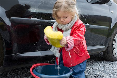 Little girl washing car Stock Photo - Premium Royalty-Free, Code: 632-09040112