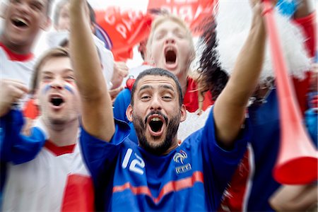 simsearch:632-09130119,k - French football fans cheering at match Photographie de stock - Premium Libres de Droits, Code: 632-09130142