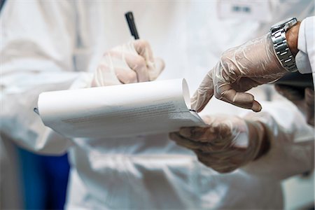 pen two hands - Scientists working in laboratory Stock Photo - Premium Royalty-Free, Code: 632-09162556