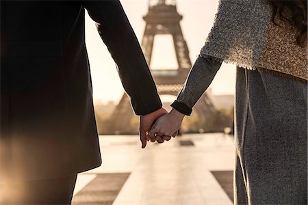 paris - Couple walking towards Eiffel Tower Stock Photo - Premium Royalty-Free, Code: 632-09162611