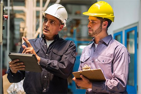 simsearch:632-09162730,k - Factory workers examining control panel in factory Foto de stock - Sin royalties Premium, Código: 632-09162757