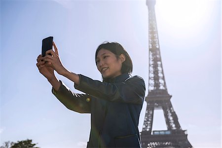 eiffel tower at day with people standing - Woman taking selfie with smart phone Stock Photo - Premium Royalty-Free, Code: 632-09162824