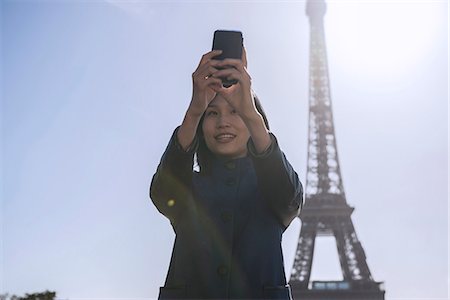 eiffel tower at day with people standing - Woman taking selfie with smart phone Stock Photo - Premium Royalty-Free, Code: 632-09162825