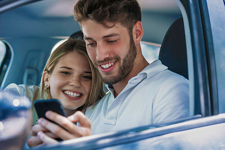 people sharing car - Couple using smartphone Stock Photo - Premium Royalty-Free, Code: 632-09192231