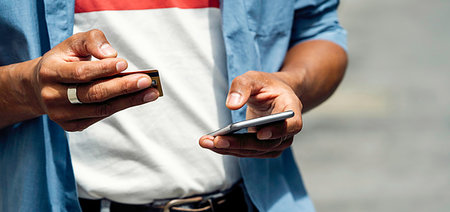 smartphone payment - Man making online payment with credit card Stock Photo - Premium Royalty-Free, Code: 632-09272887