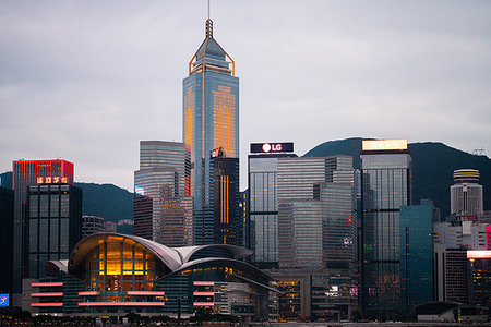 Hong Kong financial district at dusk Foto de stock - Sin royalties Premium, Código: 632-09273083