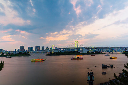 simsearch:632-09273089,k - Rainbow bridge with Tokyo skyline at dusk Stock Photo - Premium Royalty-Free, Code: 632-09273094