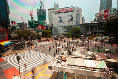 Crowd of pedestrians on Shibuya crossing Foto de stock - Sin royalties Premium, Código: 632-09273104