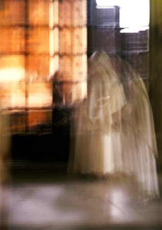 Nun, blurred Stock Photo - Premium Royalty-Free, Code: 632-01137113