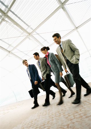 simsearch:695-03382908,k - Group of business people walking with briefcases, indoors Fotografie stock - Premium Royalty-Free, Codice: 632-01138177