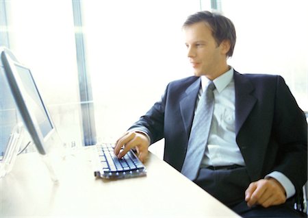 simsearch:632-01146071,k - Businessman working on computer Foto de stock - Sin royalties Premium, Código: 632-01147816