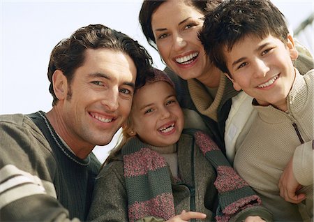 Adulte homme et femme avec deux enfants, tête et épaules, portrait, gros plan Photographie de stock - Premium Libres de Droits, Code: 632-01148472
