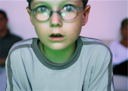 suspense - Little boy wearing glasses, close-up Fotografie stock - Premium Royalty-Free, Codice: 632-01149207